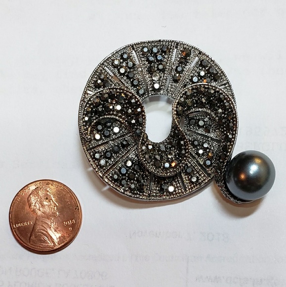 ❤GIFTED❤Marcasite & Faux Black Pearl Floral Brooch - Picture 6 of 6
